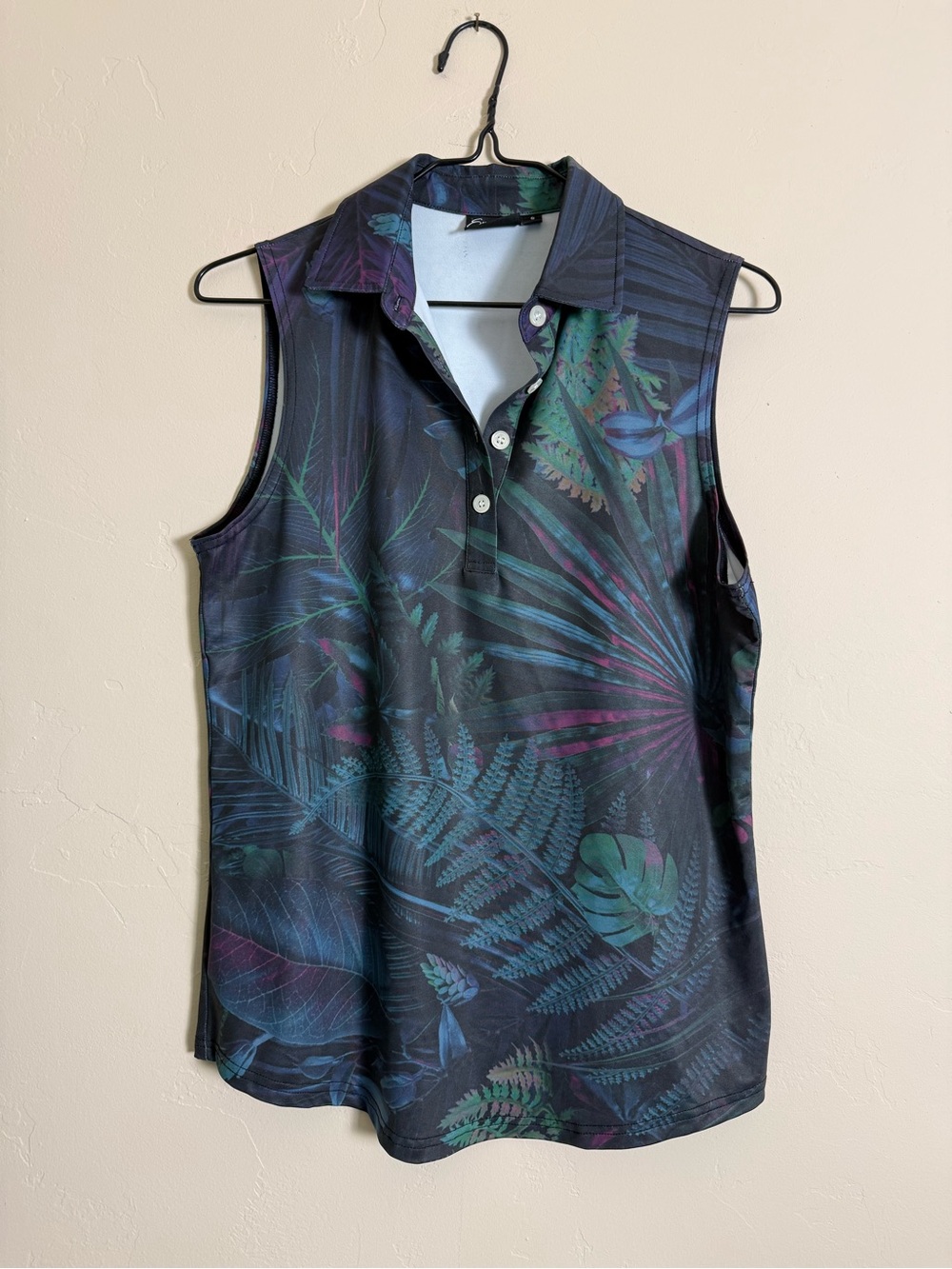 Sunday Swagger Sleeveless Tropical Print Golf Polo Top - Black Multi